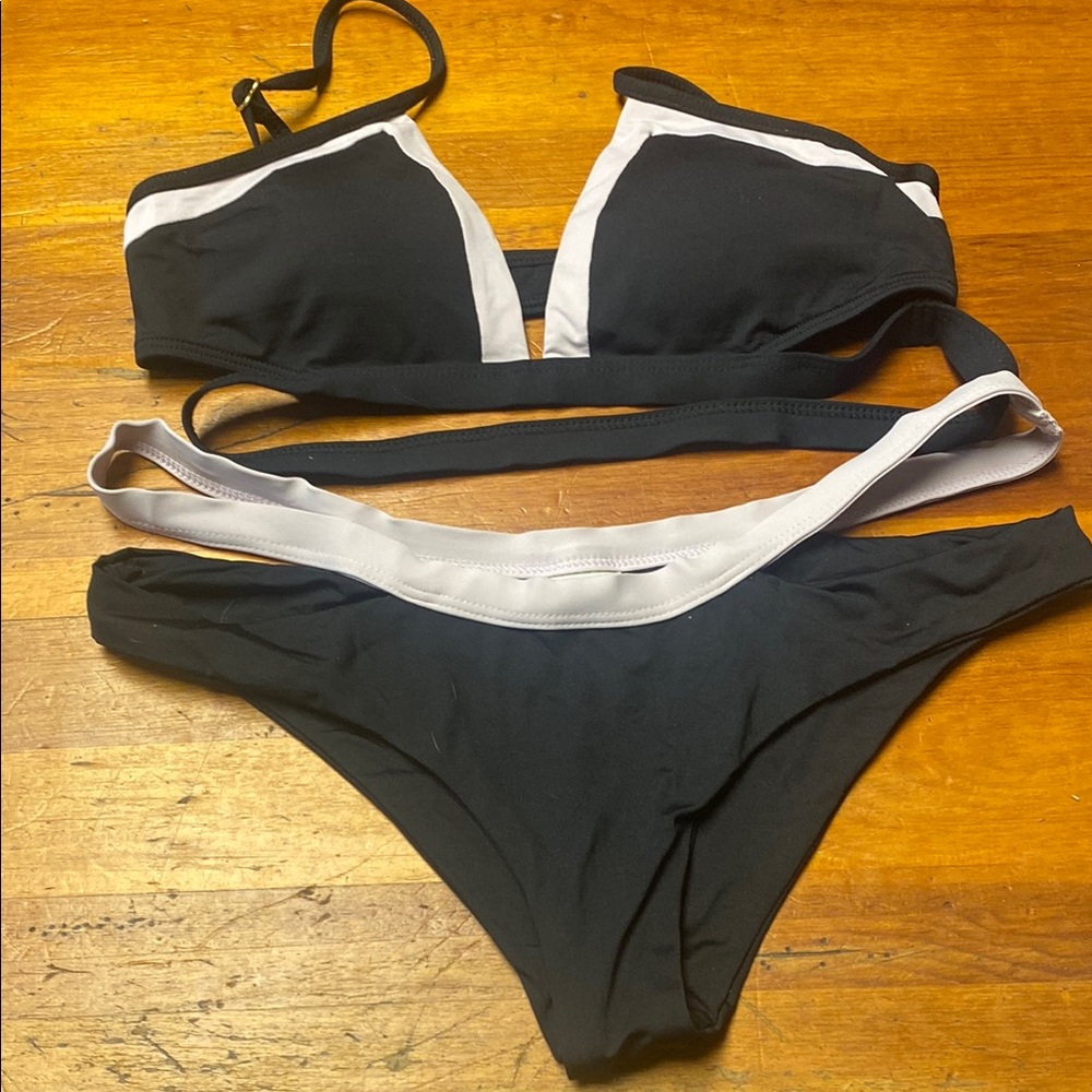 Black and White Women's Bikini Set